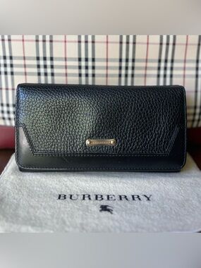 Burberry London Penrose Continental Wallet100% Calf Leather. 100% Cotton lining